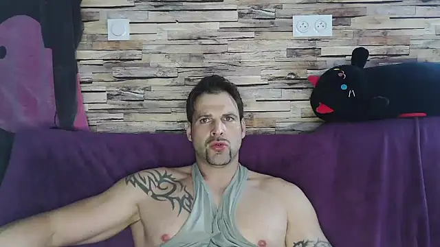 Snapshot of XxBigboybandxX chatting on 02/21/25, 02:06 XxBigboybandxX online show from 02/21/25, 02:06