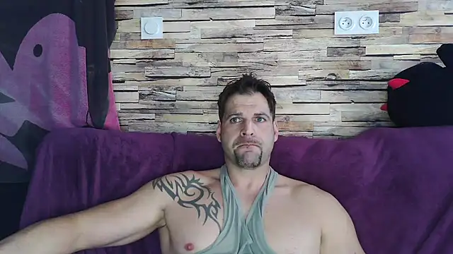 Snapshot of XxBigboybandxX chatting on 02/23/25, 04:35 XxBigboybandxX online show from 02/23/25, 04:35