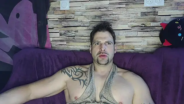 Snapshot of XxBigboybandxX chatting on 03/02/25, 10:14 XxBigboybandxX online show from 03/02/25, 10:14