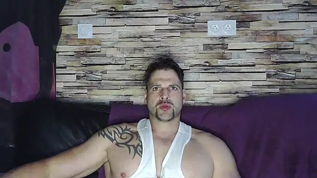 Snapshot of XxBigboybandxX chatting on 03/11/25, 05:35 XxBigboybandxX online show from 03/11/25, 05:35