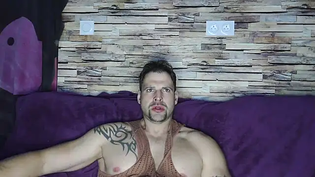 Snapshot of XxBigboybandxX chatting on 03/14/25, 06:50 XxBigboybandxX online show from 03/14/25, 06:50