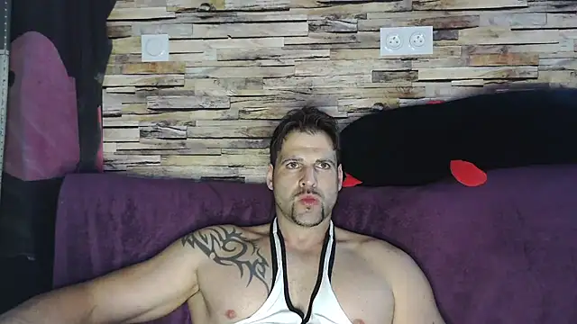 Snapshot of XxBigboybandxX chatting on 03/22/25, 03:31 XxBigboybandxX online show from 03/22/25, 03:31