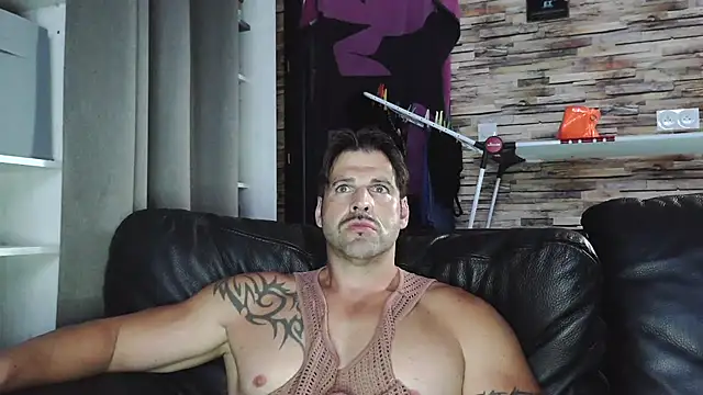 Snapshot of XxBigboybandxX chatting on 09/08/25, 05:23 XxBigboybandxX online show from 09/08/25, 05:23