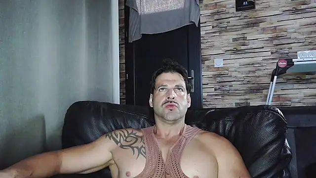 Snapshot of XxBigboybandxX chatting on 09/20/25, 08:04 XxBigboybandxX online show from 09/20/25, 08:04