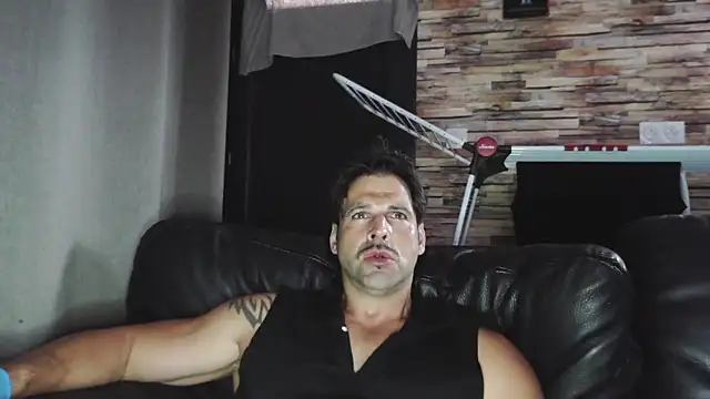 Snapshot of XxBigboybandxX chatting on 09/28/25, 04:23 XxBigboybandxX online show from 09/28/25, 04:23