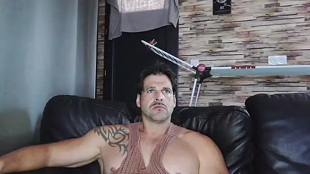 Snapshot of XxBigboybandxX chatting on 09/30/25, 11:37 XxBigboybandxX online show from 09/30/25, 11:37