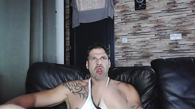 Snapshot of XxBigboybandxX chatting on 10/09/25, 05:00 XxBigboybandxX online show from 10/09/25, 05:00