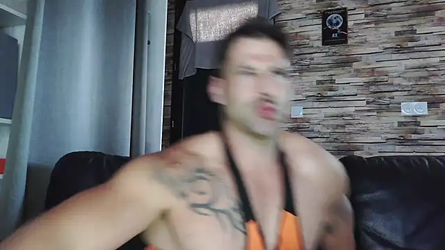 Snapshot of XxBigboybandxX chatting on 10/13/25, 12:16 XxBigboybandxX online show from 10/13/25, 12:16