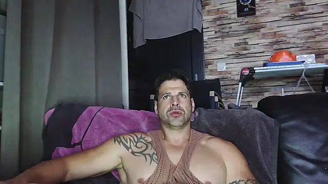 Snapshot of XxBigboybandxX chatting on 11/17/25, 05:30 XxBigboybandxX online show from 11/17/25, 05:30