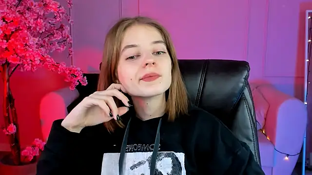 TinaDavil online show from 12/14/24, 05:14