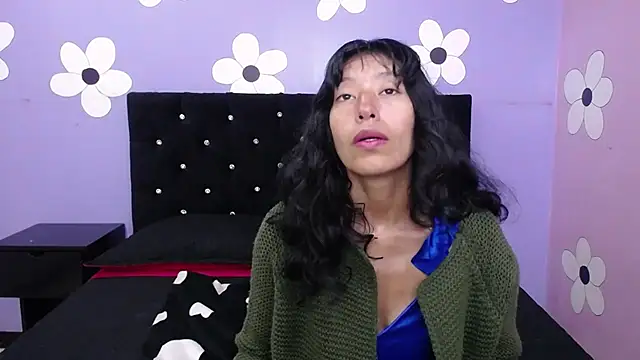 karolinee 66  online show from 02/25/26, 04:00