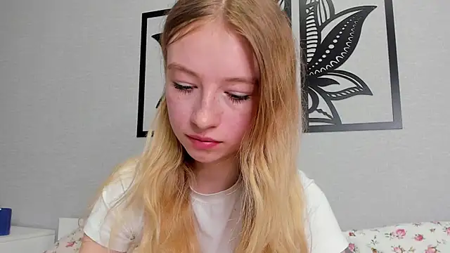 Snapshot of minidivaa_ chatting on 02/04/25, 04:18 minidivaa online show from 02/04/25, 04:18