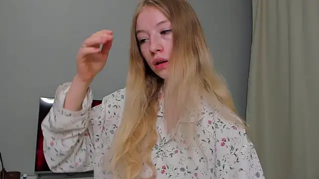 Snapshot of minidivaa_ chatting on 03/04/25, 09:22 minidivaa online show from 03/04/25, 09:22