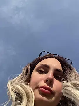 Snapshot of SandraCarter chatting on 03/09/25, 01:26 SandraCarter online show from 03/09/25, 01:26