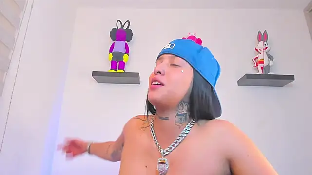 Gangster Girl online show from 12/18/24, 01:37