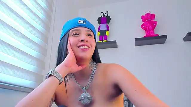 Gangster Girl online show from 12/31/24, 04:04