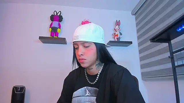 Gangster Girl online show from 10/21/25, 07:20