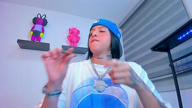 Gangster Girl online show from 10/28/25, 01:20