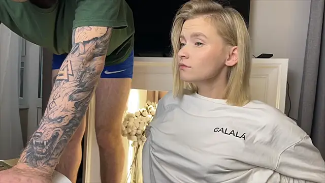 Snapshot of Adelovenick chatting on 11/26/25, 01:23 Adelovenick online show from 11/26/25, 01:23