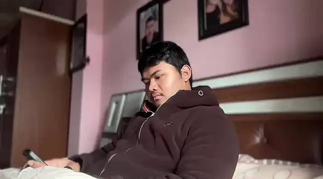 rasbari22 online show from 01/01/25, 07:52