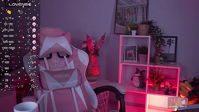 Snapshot of Lana__May chatting on 02/08/25, 04:14 Lana May online show from 02/08/25, 04:14