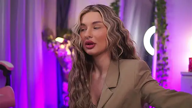 Snapshot of AvaShayy chatting on 02/10/25, 01:46 AvaShayy online show from 02/10/25, 01:46