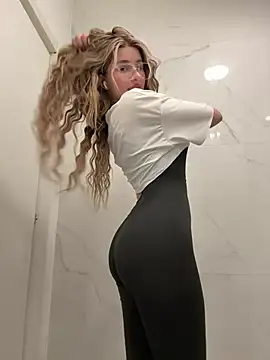 Snapshot of AvaShayy chatting on 03/06/25, 08:08 AvaShayy online show from 03/06/25, 08:08