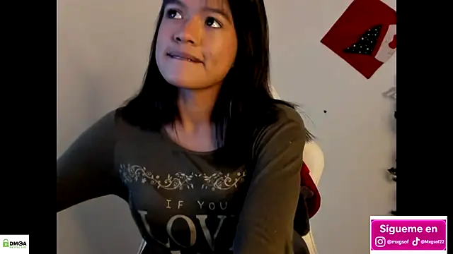 meganthompsonn22 online show from 11/30/25, 08:24