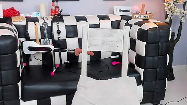 SARAFOXX  online show from 12/19/24, 08:55