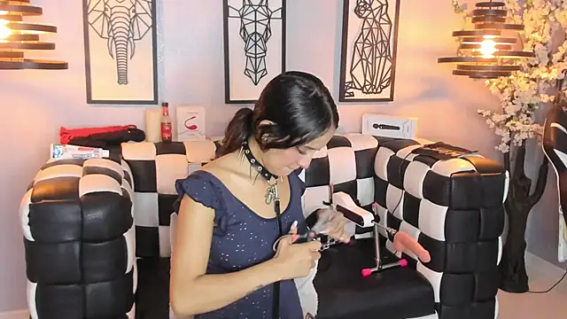 SARAFOXX  online show from 01/04/25, 05:37