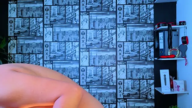 Snapshot of EmiGomez_ chatting on 06/19/26, 03:22 EmiGomez online show from 06/19/26, 03:22