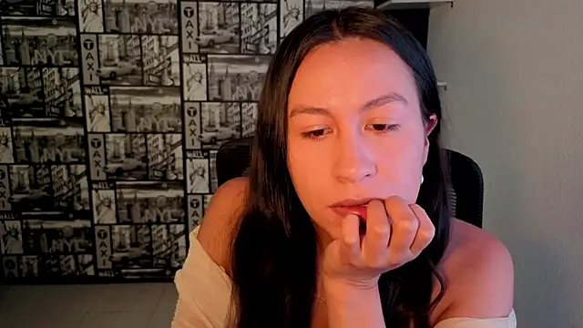 Snapshot of EmiGomez_ chatting on 06/27/26, 11:10 EmiGomez online show from 06/27/26, 11:10
