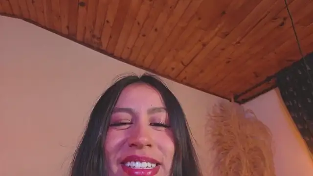 Snapshot of EmiGomez_ chatting on 07/05/26, 04:19 EmiGomez online show from 07/05/26, 04:19