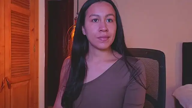 Snapshot of EmiGomez_ chatting on 07/11/26, 03:42 EmiGomez online show from 07/11/26, 03:42