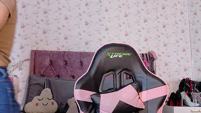 AvrillThomas online show from 11/18/25, 05:39