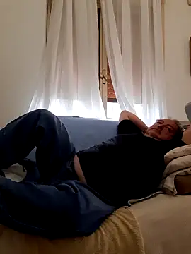 Snapshot of bluangelo chatting on 03/12/25, 12:36 bluangelo online show from 03/12/25, 12:36