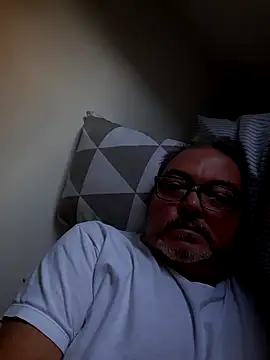 Snapshot of bluangelo chatting on 12/02/25, 01:50 bluangelo online show from 12/02/25, 01:50