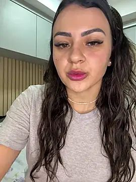 Snapshot of carol_amorim chatting on 12/14/24, 11:12 carol amorim online show from 12/14/24, 11:12