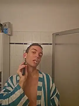 Snapshot of nickdtr chatting on 12/18/25, 04:07 nickdtr online show from 12/18/25, 04:07