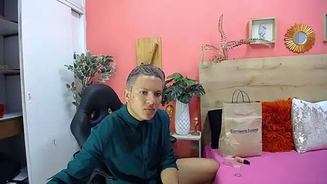 Snapshot of aslyhernandez_7 chatting on 03/28/26, 11:54 aslyhernandez 7 online show from 03/28/26, 11:54