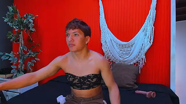 Snapshot of aslyhernandez_7 chatting on 04/15/26, 10:00 aslyhernandez 7 online show from 04/15/26, 10:00