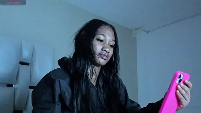 Snapshot of vayoleen chatting on 02/16/25, 12:54 vayoleen online show from 02/16/25, 12:54