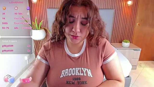 nadine russo online show from 12/28/24, 03:37