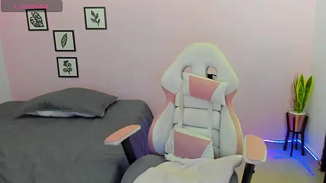 sophie pazz online show from 09/18/25, 10:45