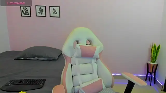 sophie pazz online show from 03/28/26, 10:42