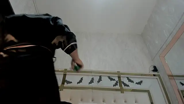 Victoriaa millers online show from 10/28/25, 07:05