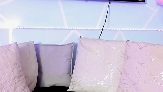 lila noa online show from 11/15/25, 07:21