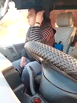 Snapshot of larylary6969 chatting on 11/24/25, 01:22 larylary6969 online show from 11/24/25, 01:22