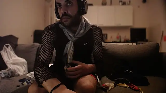 P4RtYBOII92 online show from 09/14/25, 08:52