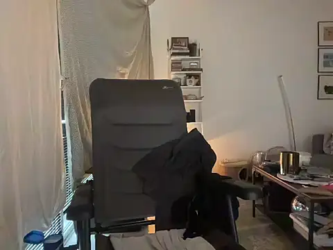 P4RtYBOII92 online show from 12/21/25, 10:33